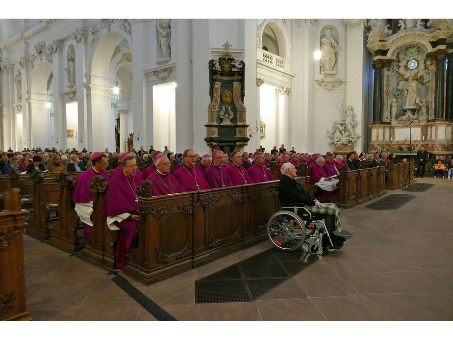 Abschlussvesper der Bischofskonferenz mit Austeilung des Bonifatiussegens (Foto: Karl-Franz Thiede)